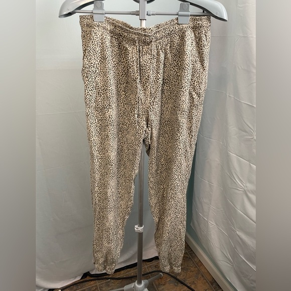 Thread & supply leopard‎ print joggers size large - Picture 1 of 7